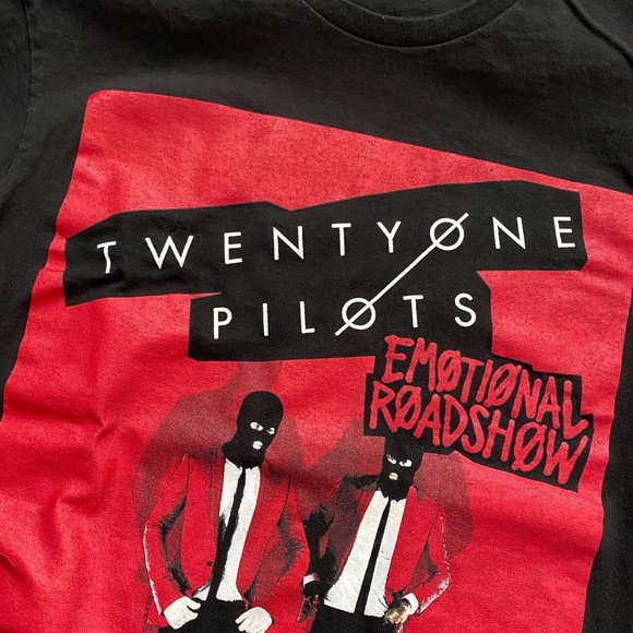 Twenty One Pilots Chest Approx. 17'' Emotional Roadshow 2017 Graphic T-Shirt - Picture 2 of 12
